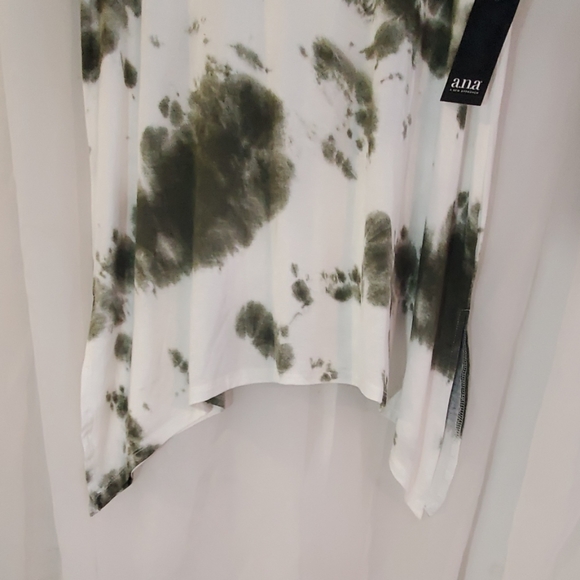 Blouse. By a.n.a. Large. New with tag - Picture 2 of 3